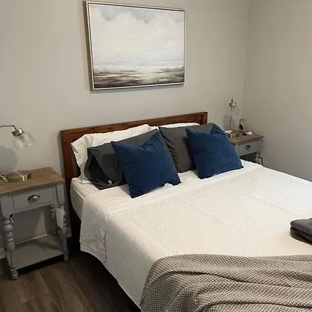 The Mary Lou - 2 Bedroom Apt In Quilt Town, Usa Hamilton Exterior photo