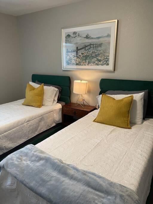 The Mary Lou - 2 Bedroom In Quilt Town, Apartment *