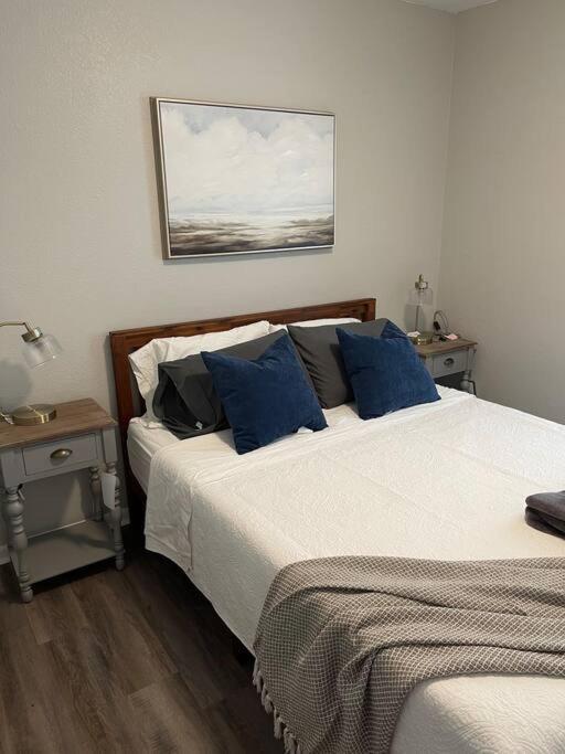 The Mary Lou - 2 Bedroom In Quilt Town, Apartment Hamilton